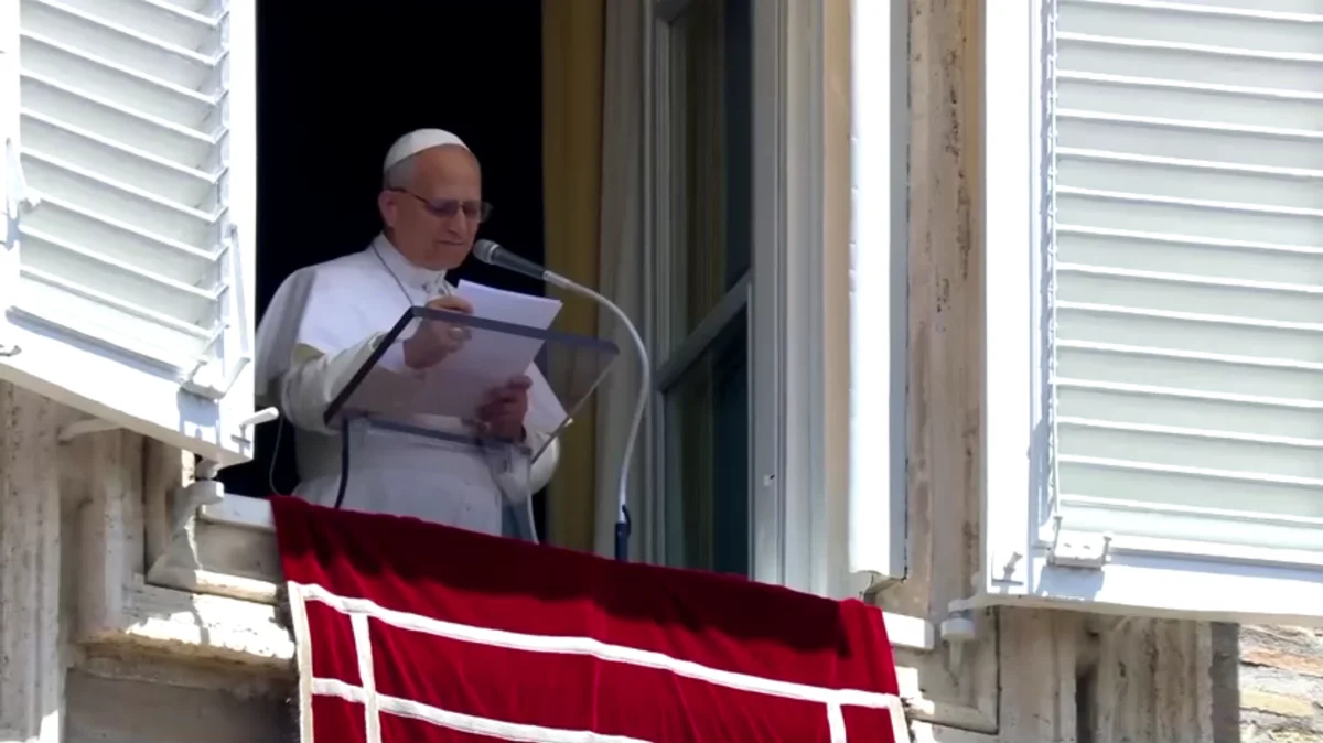 Papa Leao XIV durante oracao semanal no Vaticano